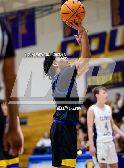 Thumbnail 1 in Clovis East vs. Bakersfield Christian photogallery.