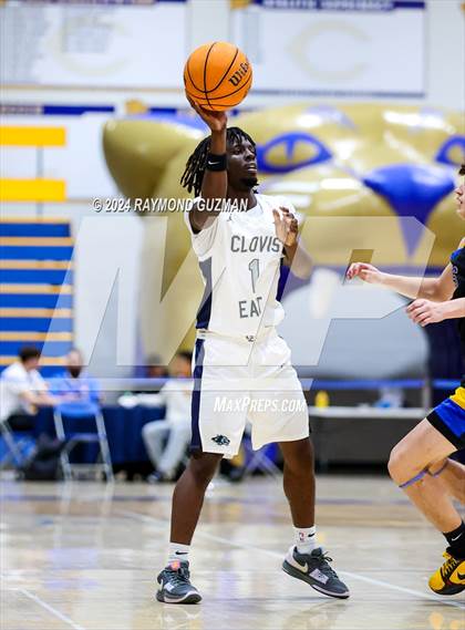 Thumbnail 1 in Clovis East vs. Bakersfield Christian photogallery.