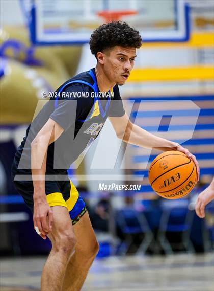 Thumbnail 2 in Clovis East vs. Bakersfield Christian photogallery.