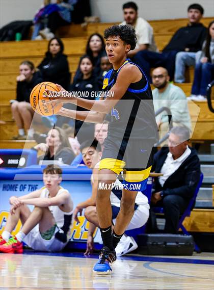Thumbnail 1 in Clovis East vs. Bakersfield Christian photogallery.