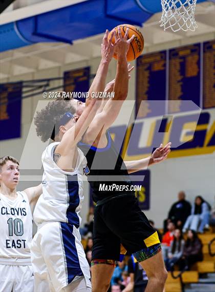 Thumbnail 3 in Clovis East vs. Bakersfield Christian photogallery.