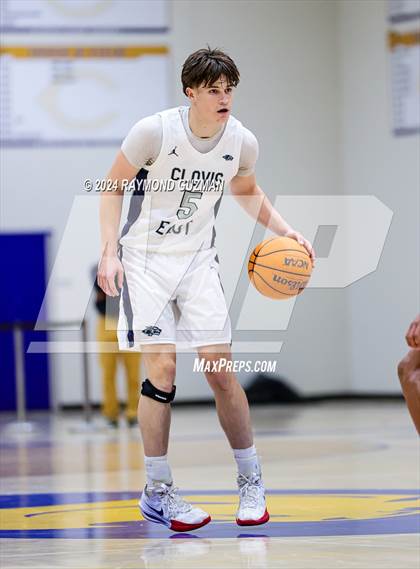 Thumbnail 3 in Clovis East vs. Bakersfield Christian photogallery.