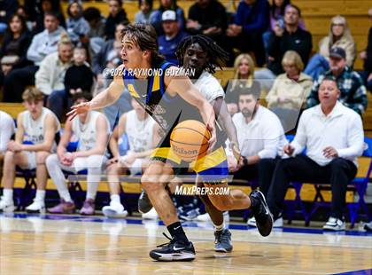 Thumbnail 1 in Clovis East vs. Bakersfield Christian photogallery.