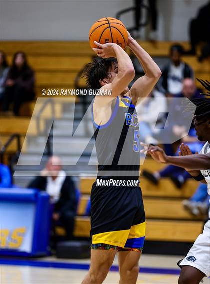 Thumbnail 2 in Clovis East vs. Bakersfield Christian photogallery.