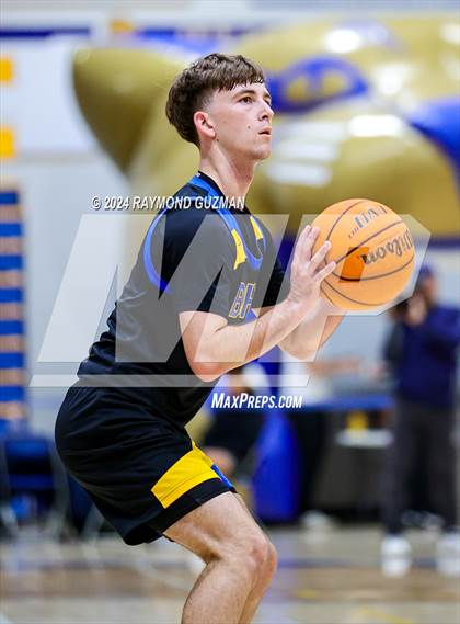 Thumbnail 2 in Clovis East vs. Bakersfield Christian photogallery.
