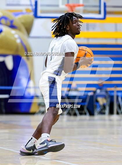 Thumbnail 1 in Clovis East vs. Bakersfield Christian photogallery.