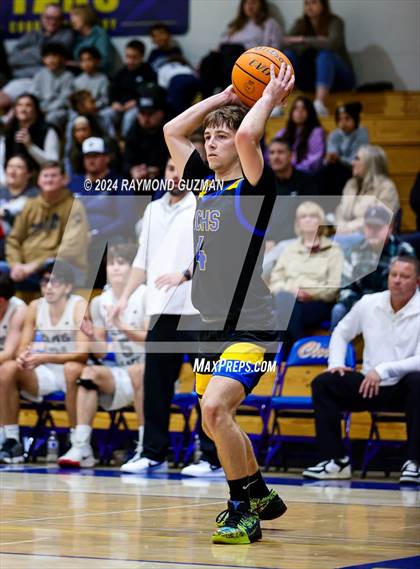 Thumbnail 2 in Clovis East vs. Bakersfield Christian photogallery.