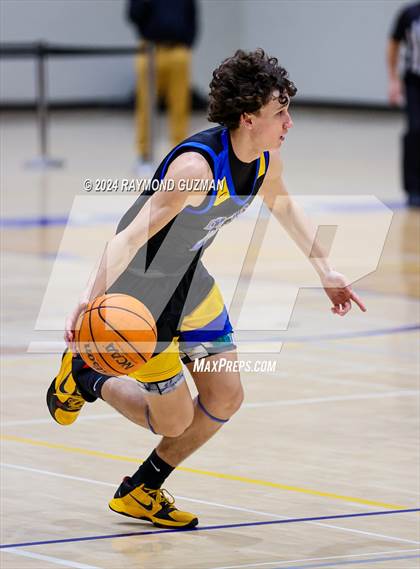Thumbnail 2 in Clovis East vs. Bakersfield Christian photogallery.
