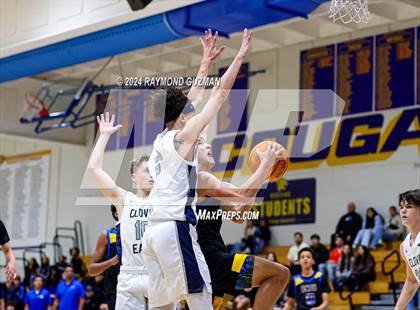 Thumbnail 2 in Clovis East vs. Bakersfield Christian photogallery.