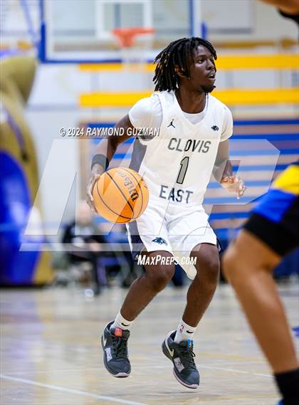 Thumbnail 1 in Clovis East vs. Bakersfield Christian photogallery.