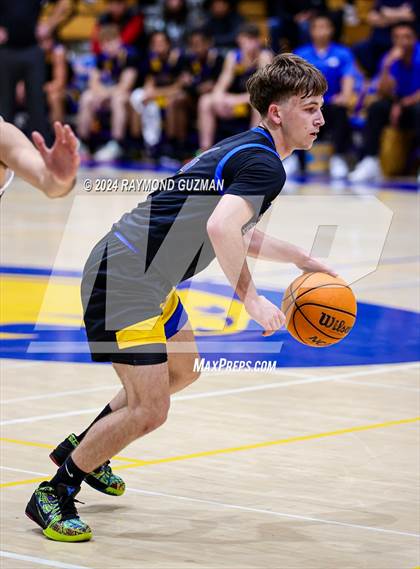 Thumbnail 3 in Clovis East vs. Bakersfield Christian photogallery.