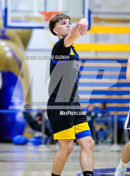 Thumbnail 1 in Clovis East vs. Bakersfield Christian photogallery.