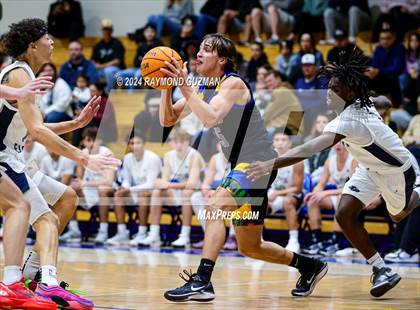 Thumbnail 2 in Clovis East vs. Bakersfield Christian photogallery.
