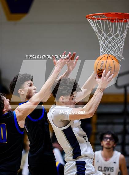 Thumbnail 1 in Clovis East vs. Bakersfield Christian photogallery.
