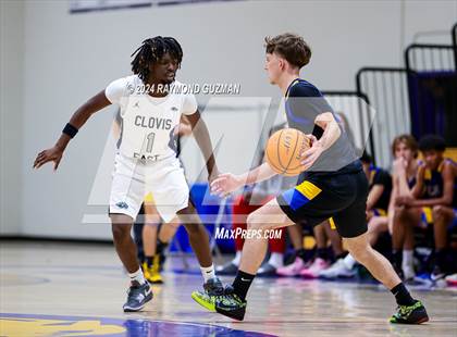 Thumbnail 1 in Clovis East vs. Bakersfield Christian photogallery.