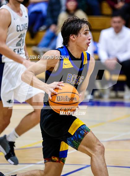 Thumbnail 1 in Clovis East vs. Bakersfield Christian photogallery.