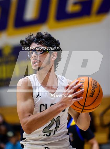Thumbnail 3 in Clovis East vs. Bakersfield Christian photogallery.