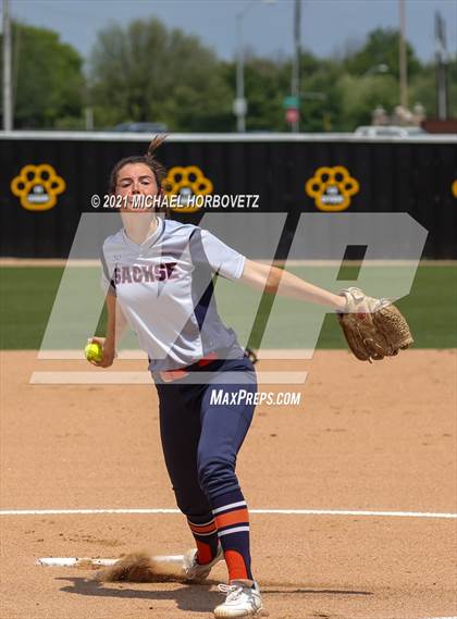 Thumbnail 2 in Bryan vs. Sachse (UIL 6A Area Playoff) photogallery.