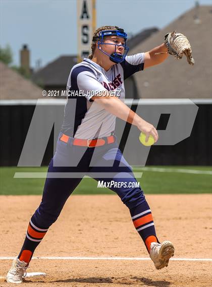 Thumbnail 2 in Bryan vs. Sachse (UIL 6A Area Playoff) photogallery.