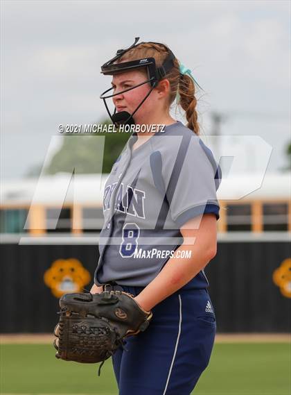 Thumbnail 3 in Bryan vs. Sachse (UIL 6A Area Playoff) photogallery.