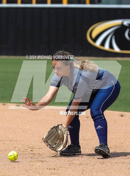 Thumbnail 1 in Bryan vs. Sachse (UIL 6A Area Playoff) photogallery.