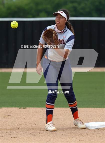 Thumbnail 1 in Bryan vs. Sachse (UIL 6A Area Playoff) photogallery.