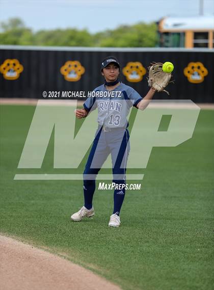 Thumbnail 3 in Bryan vs. Sachse (UIL 6A Area Playoff) photogallery.