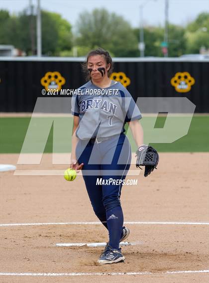 Thumbnail 2 in Bryan vs. Sachse (UIL 6A Area Playoff) photogallery.