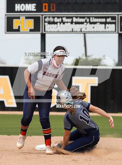 Thumbnail 2 in Bryan vs. Sachse (UIL 6A Area Playoff) photogallery.