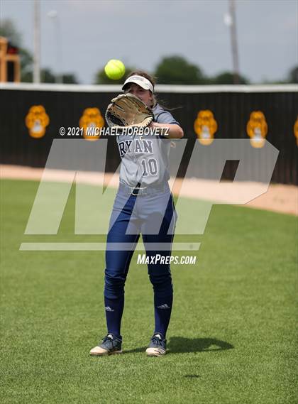 Thumbnail 1 in Bryan vs. Sachse (UIL 6A Area Playoff) photogallery.