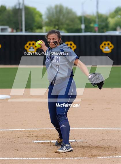 Thumbnail 1 in Bryan vs. Sachse (UIL 6A Area Playoff) photogallery.