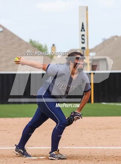 Thumbnail 2 in Bryan vs. Sachse (UIL 6A Area Playoff) photogallery.