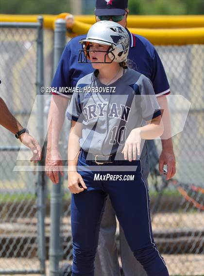 Thumbnail 1 in Bryan vs. Sachse (UIL 6A Area Playoff) photogallery.