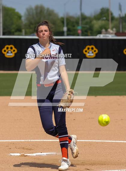 Thumbnail 2 in Bryan vs. Sachse (UIL 6A Area Playoff) photogallery.