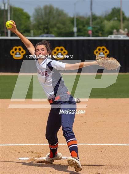Thumbnail 1 in Bryan vs. Sachse (UIL 6A Area Playoff) photogallery.