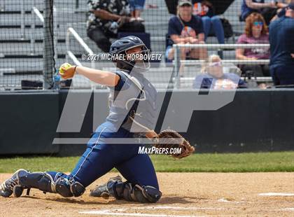 Thumbnail 2 in Bryan vs. Sachse (UIL 6A Area Playoff) photogallery.