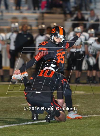 Thumbnail 3 in Gilmer vs. Pleasant Grove (UIL 4A Bi-District) photogallery.