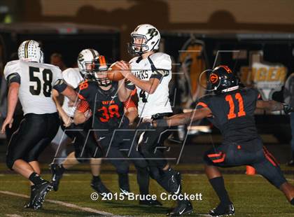 Thumbnail 3 in Gilmer vs. Pleasant Grove (UIL 4A Bi-District) photogallery.