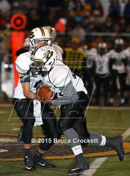 Thumbnail 1 in Gilmer vs. Pleasant Grove (UIL 4A Bi-District) photogallery.