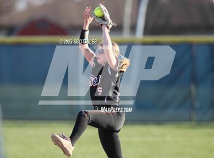 Thumbnail 1 in Amanda-Clearcreek @ Teays Valley photogallery.