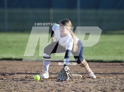 Thumbnail 2 in Amanda-Clearcreek @ Teays Valley photogallery.