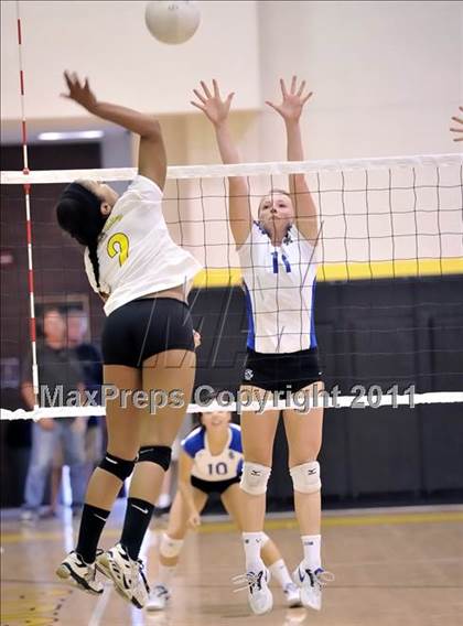 Thumbnail 1 in Capistrano Valley vs Santa Margarita (Aloha Cougar Classic) photogallery.