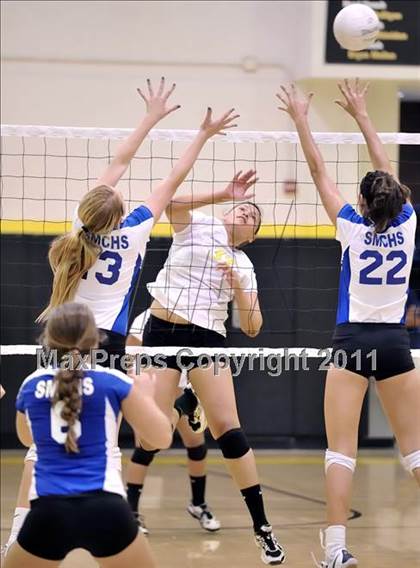 Thumbnail 1 in Capistrano Valley vs Santa Margarita (Aloha Cougar Classic) photogallery.