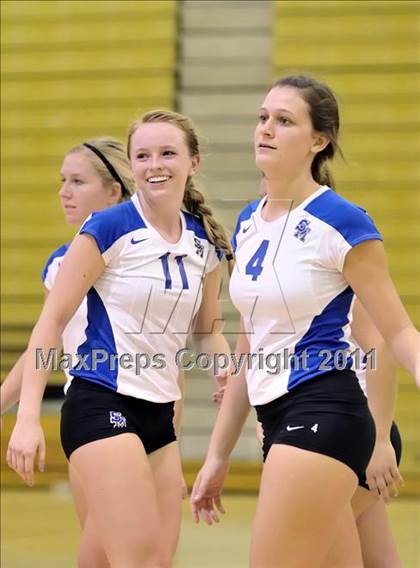 Thumbnail 2 in Capistrano Valley vs Santa Margarita (Aloha Cougar Classic) photogallery.