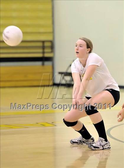 Thumbnail 2 in Capistrano Valley vs Santa Margarita (Aloha Cougar Classic) photogallery.