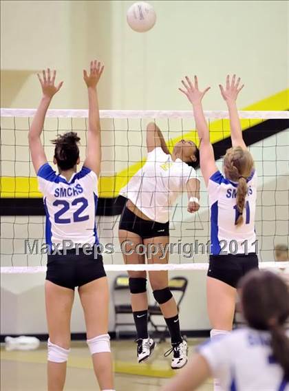 Thumbnail 1 in Capistrano Valley vs Santa Margarita (Aloha Cougar Classic) photogallery.