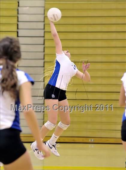 Thumbnail 1 in Capistrano Valley vs Santa Margarita (Aloha Cougar Classic) photogallery.
