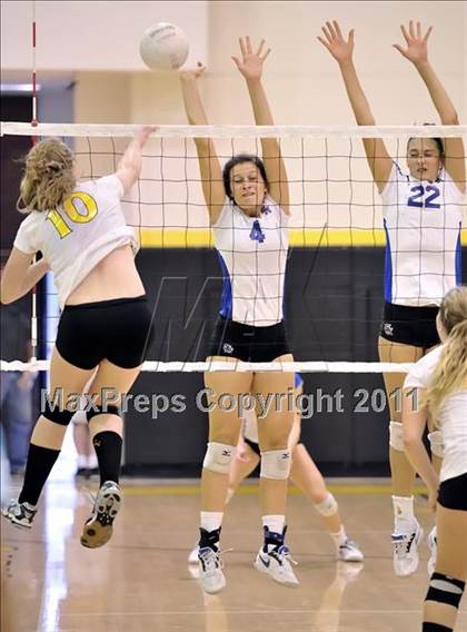 Thumbnail 1 in Capistrano Valley vs Santa Margarita (Aloha Cougar Classic) photogallery.