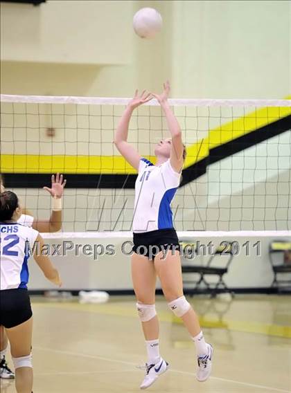 Thumbnail 3 in Capistrano Valley vs Santa Margarita (Aloha Cougar Classic) photogallery.