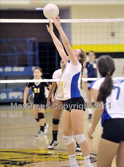 Thumbnail 2 in Capistrano Valley vs Santa Margarita (Aloha Cougar Classic) photogallery.
